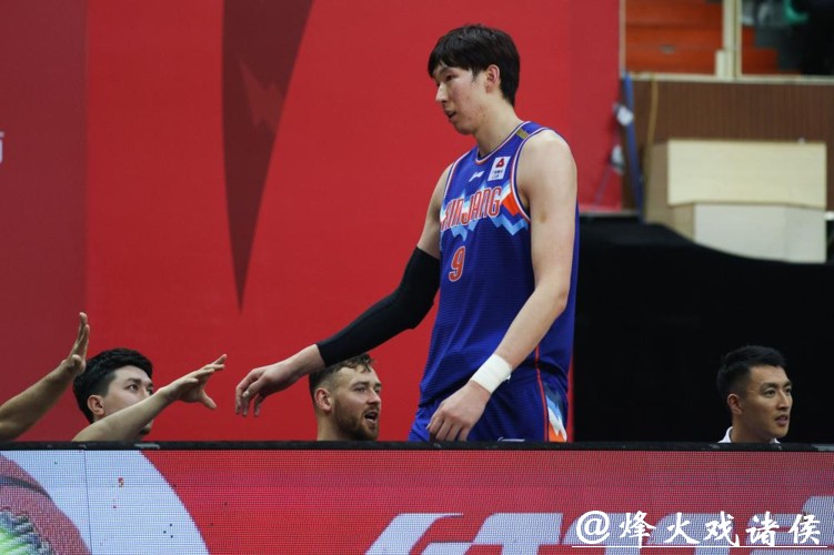 周琦爆砍37+26+6克拉克20分 新疆战胜广州 周琦爆砍37+26+6克拉克20分 新疆战胜广州