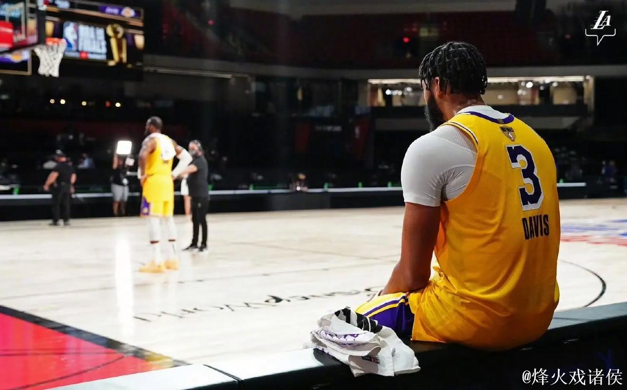 詹姆斯大喜的日子,浓眉为什么闷闷不乐? 詹姆斯大喜的日子,浓眉为什么闷闷不乐?