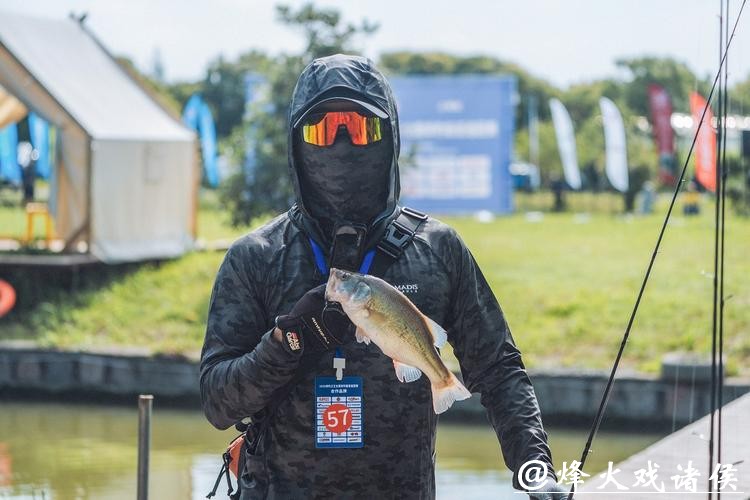 冠军的选择：阿玛迪斯专业钓鱼服成为垂钓者的“第二层皮肤”